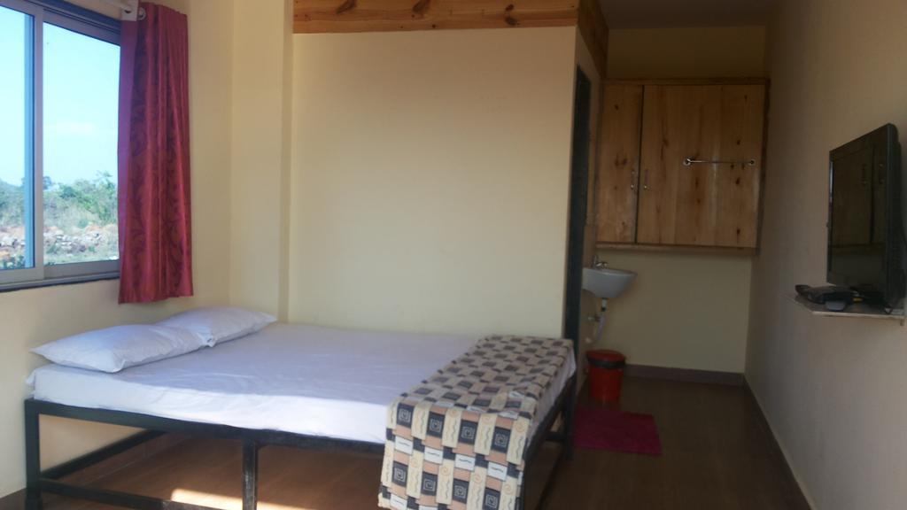 Strawberry Hills Resort Panchgani Room photo